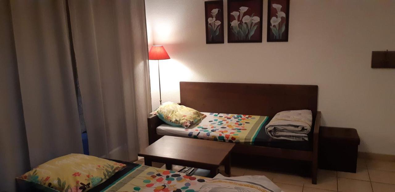 Charmant Logement Avec Piscine Bergerac Luaran gambar
